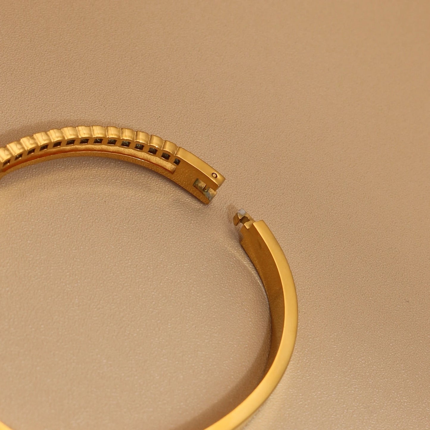 Luxury 2-In-1 Wedding Gold Black Acrylic Stainless Steel Ring Bangles Set