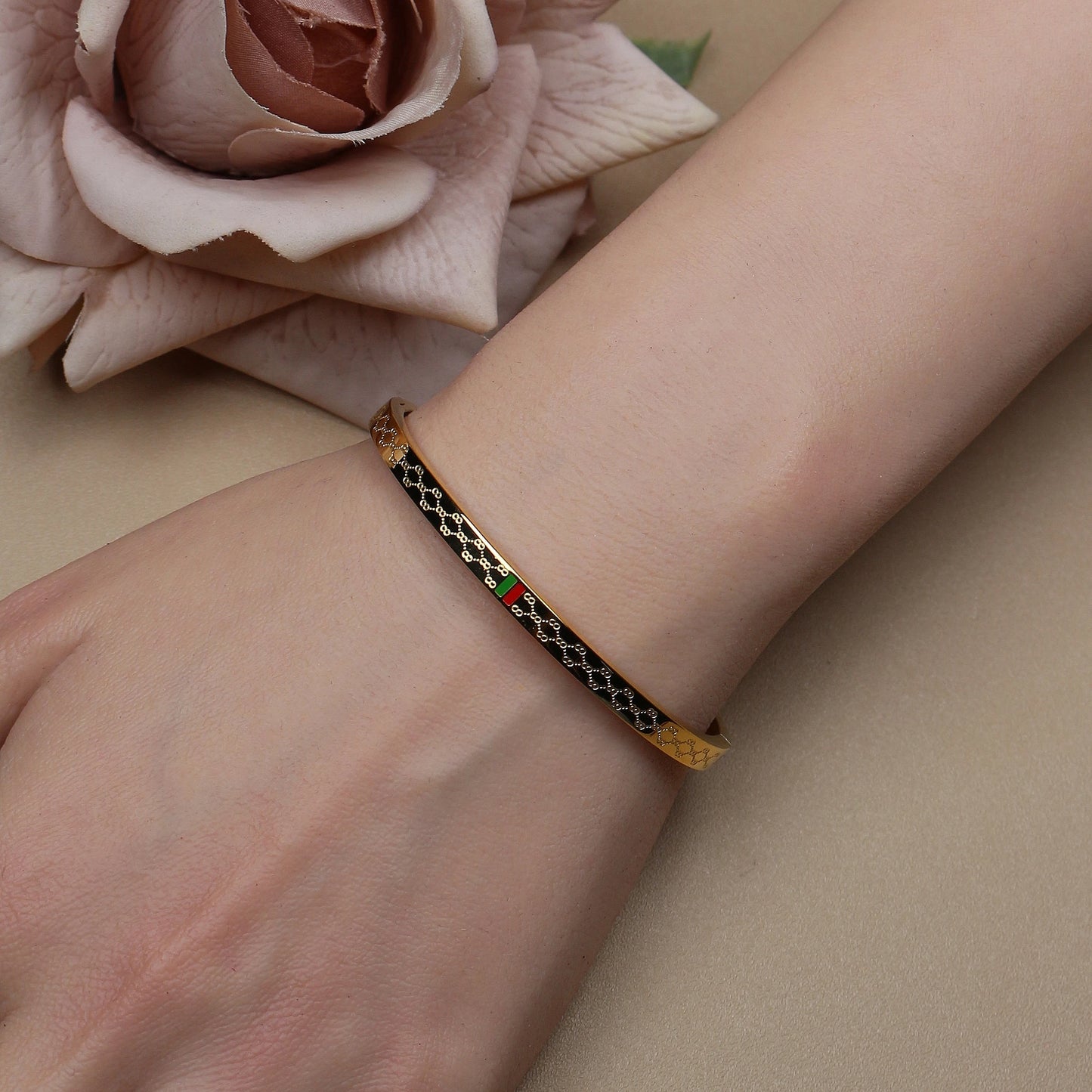 18K Gold Plated Stainless Steel 55MM Red Green Bangles Fashionable Bracelet