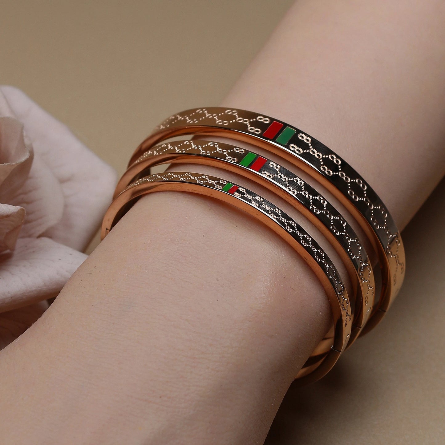 18K Gold Plated Stainless Steel 55MM Red Green Bangles Fashionable Bracelet