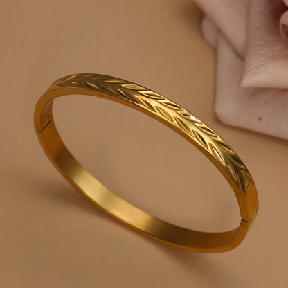 Women stainless steel classic leaf graphic Zircon star bracelet love jewelry gift