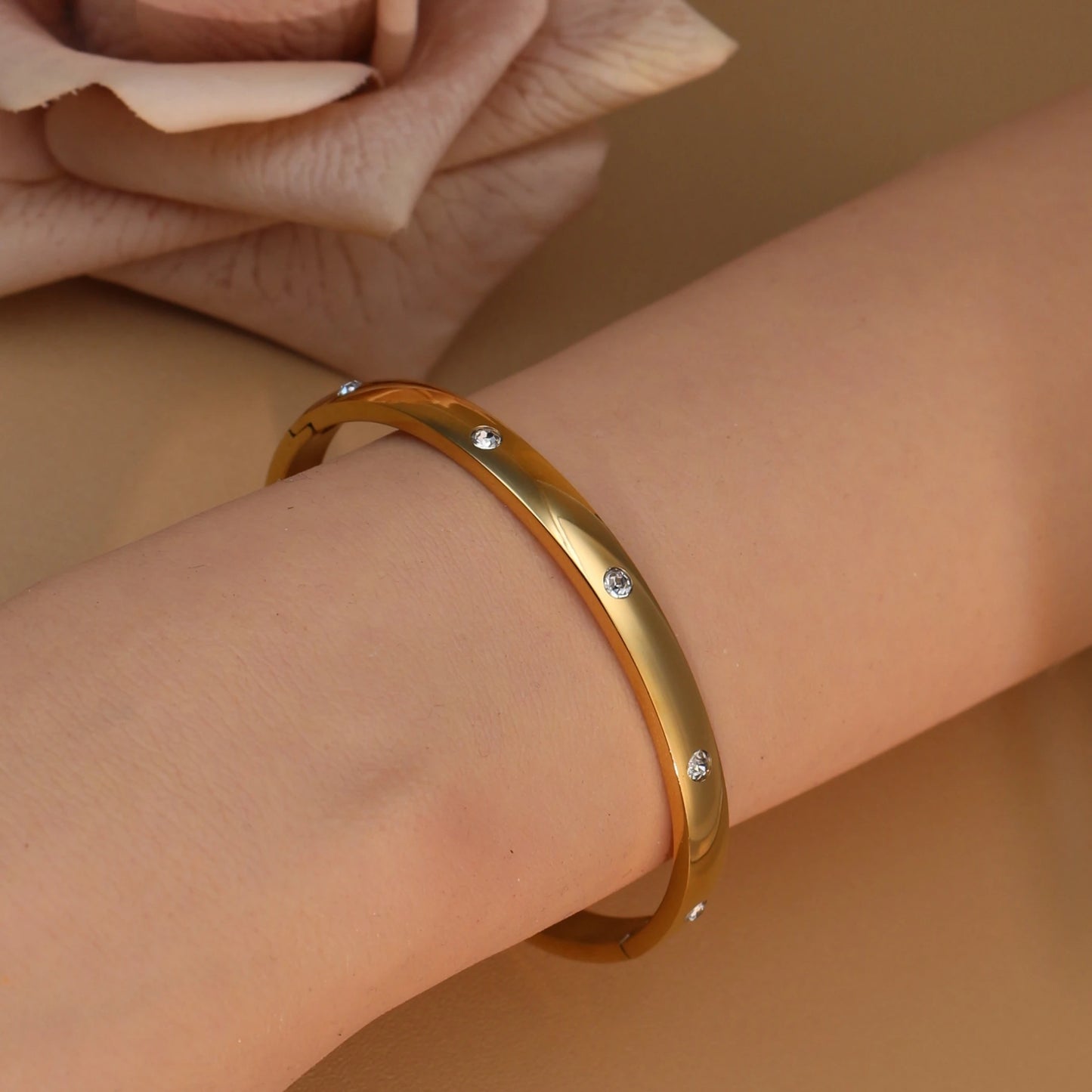 18K Gold-plated Stainless Steel Curved Polished Bangle Bracelet