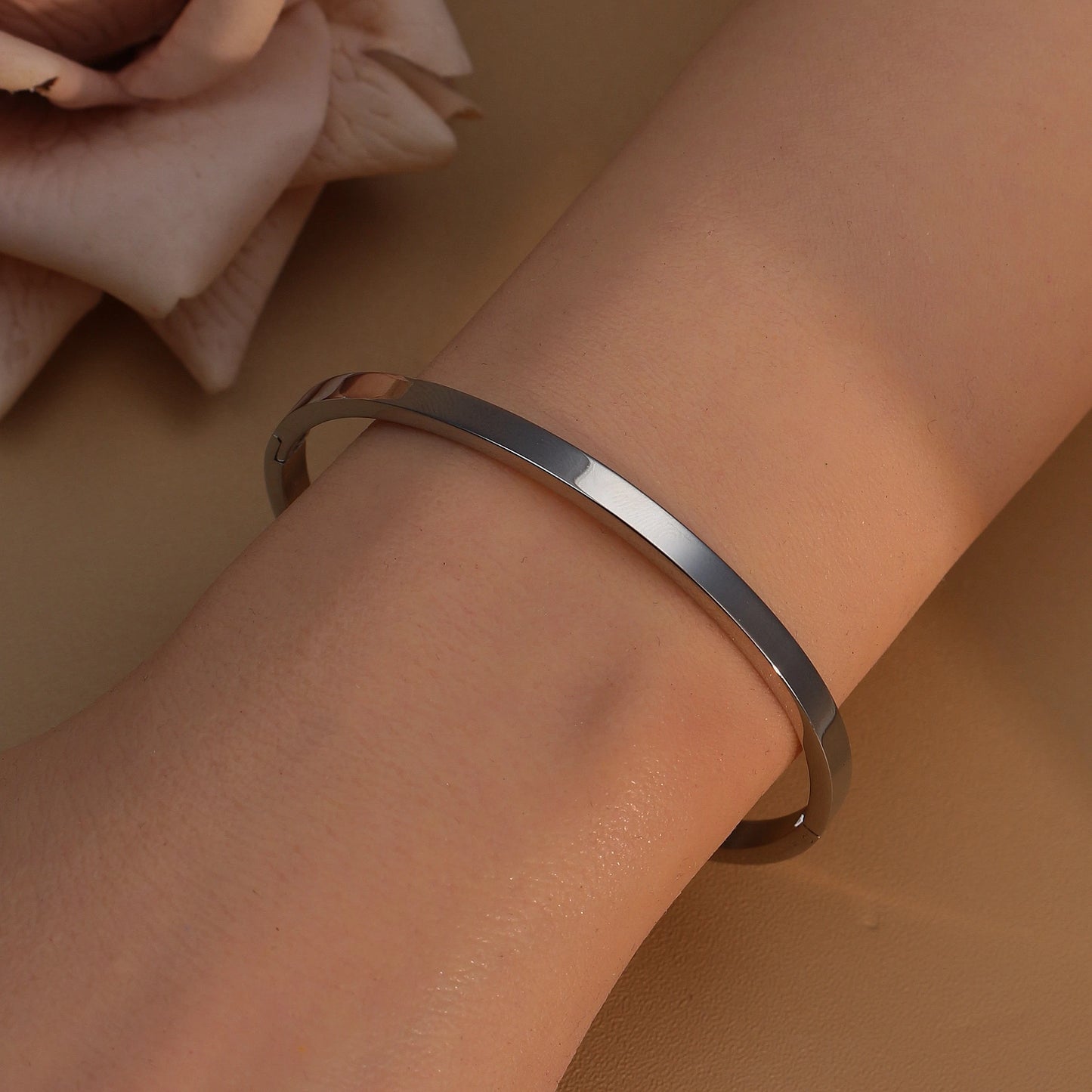 50MM Polished Women Fashionable 18K Gold Plated Stainless Steel Wedding Bangles