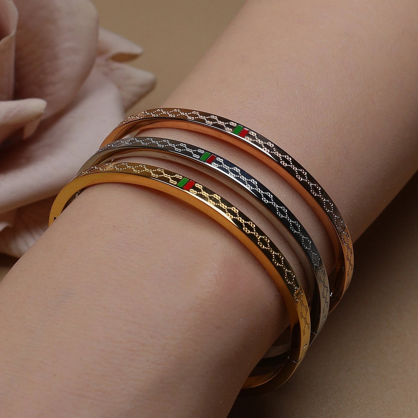 18K Gold Plated Stainless Steel 55MM Red Green Bangles Fashionable Bracelet