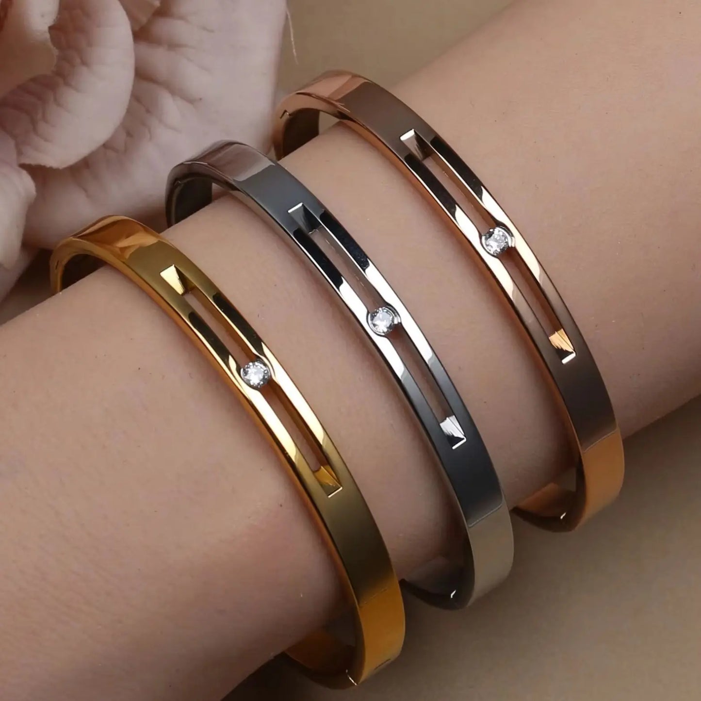 60mm 18K Gold Plated Stainless Steel Zircon Fashionable Bangle Bracelet