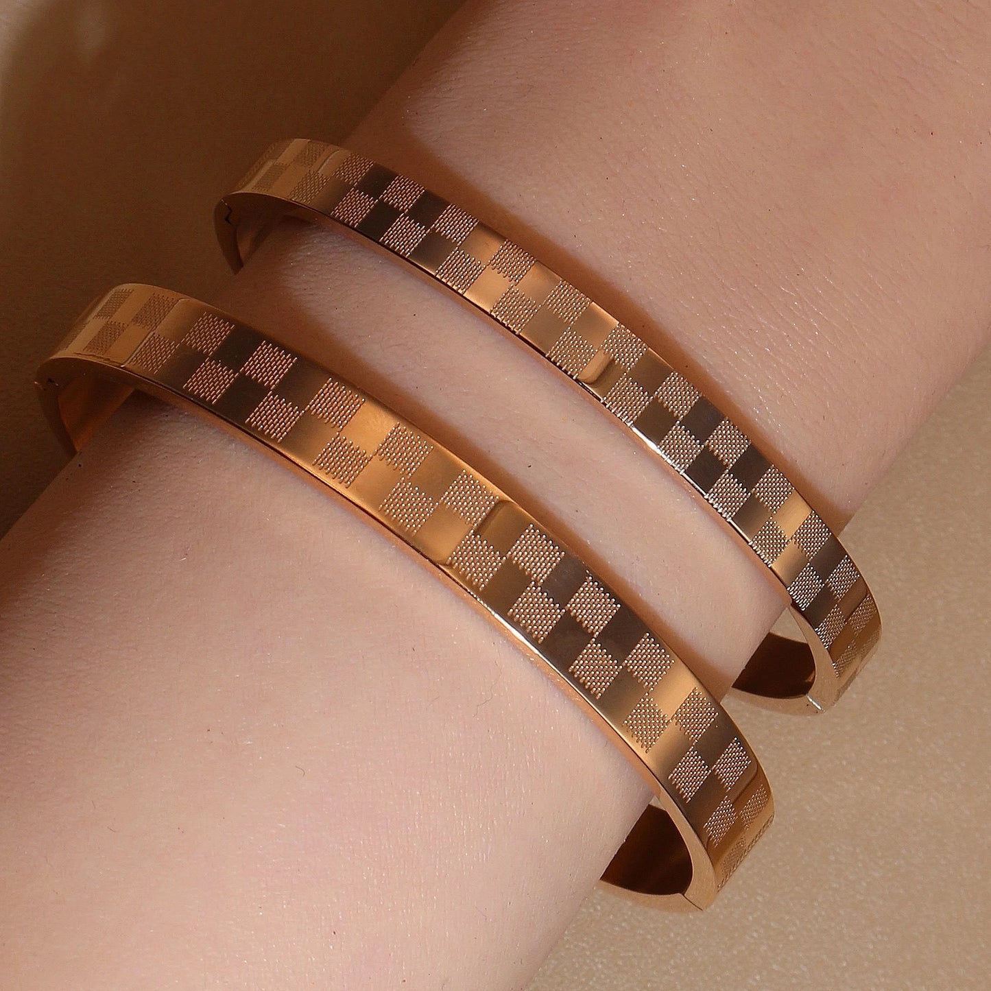 Luxury Polished Checkered Design Stainless Steel Crystal Wedding Party Bangle Bracelet