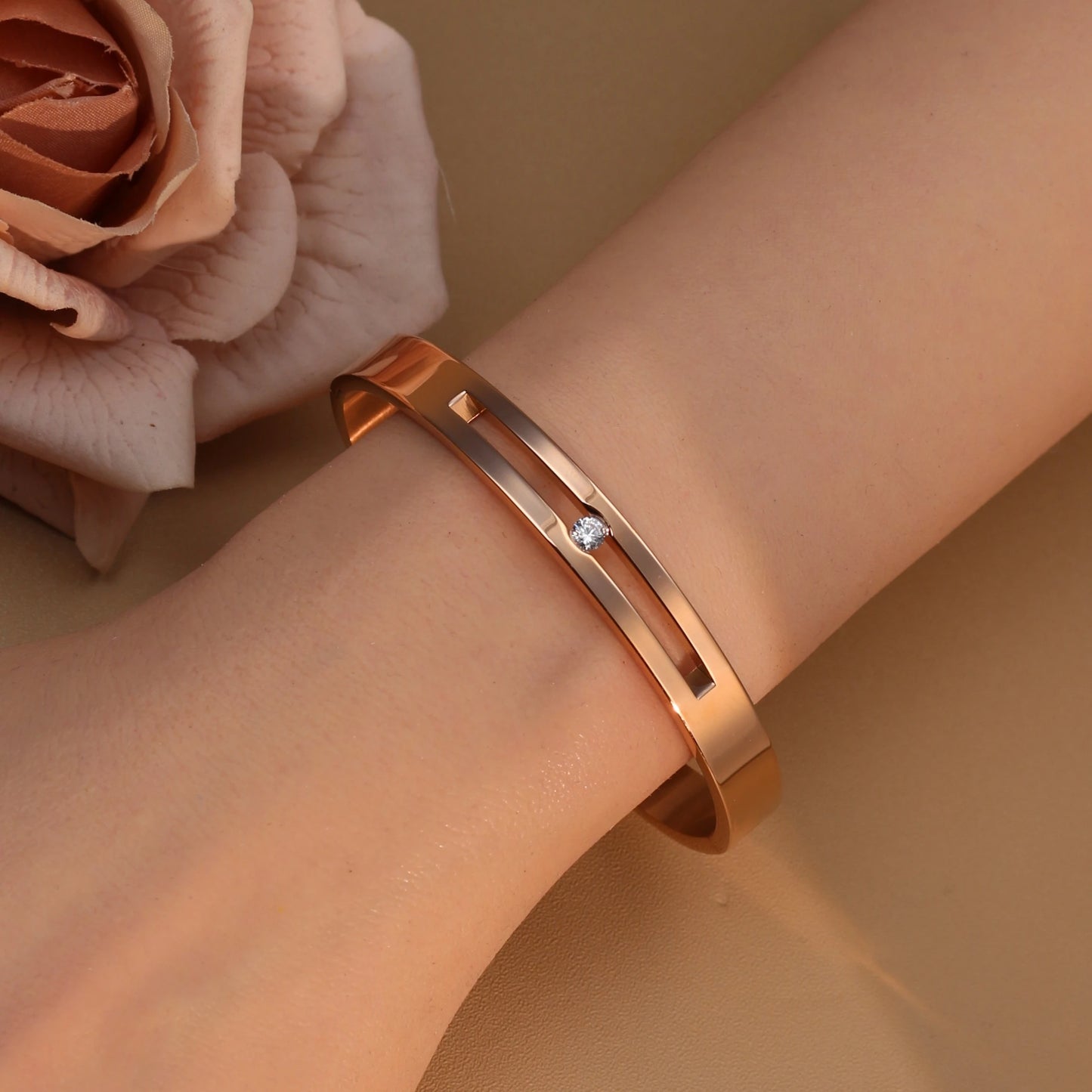 60mm 18K Gold Plated Stainless Steel Zircon Fashionable Bangle Bracelet