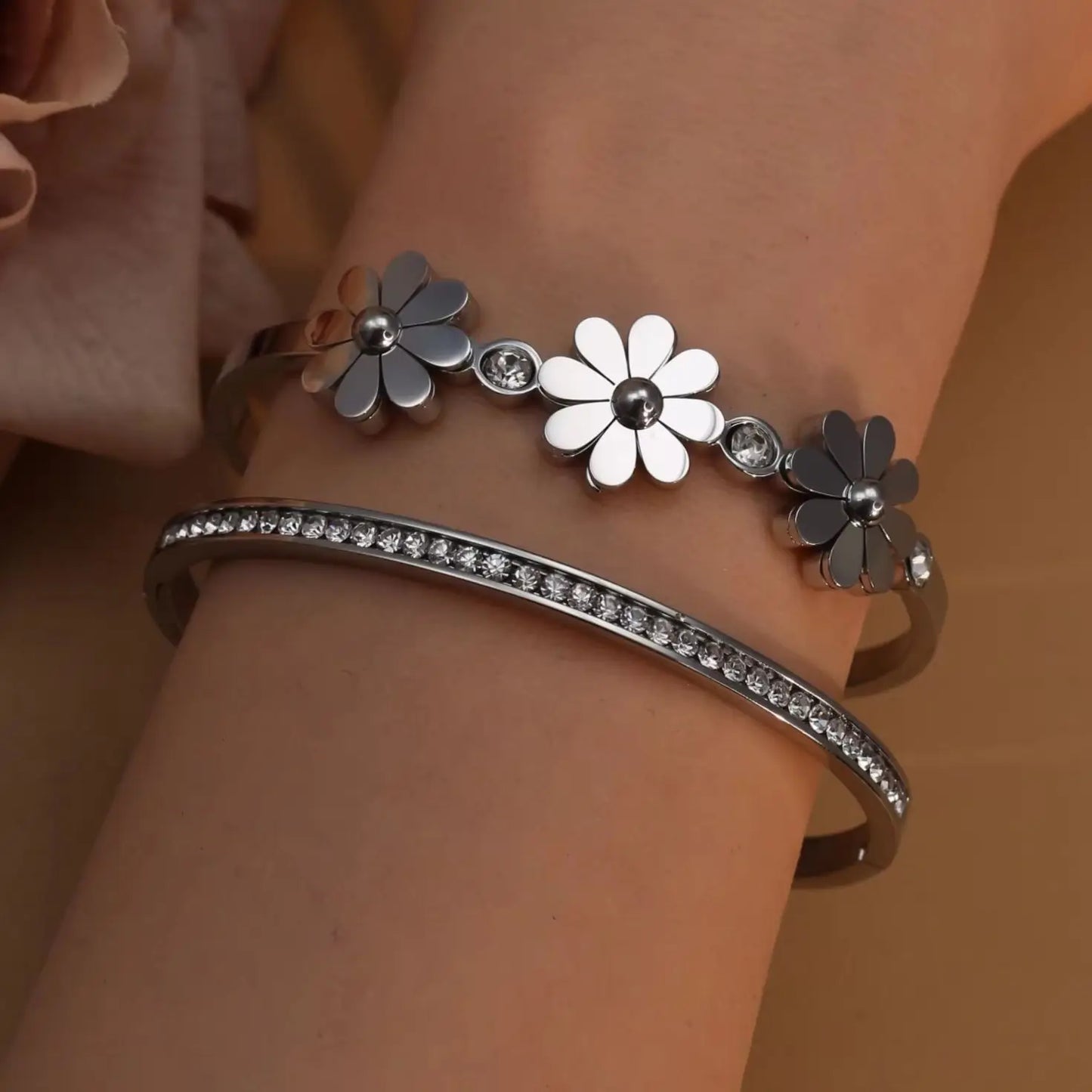 Delicate Crystal Shape Stainless Steel Gold Color Women's Bracelet Bangles