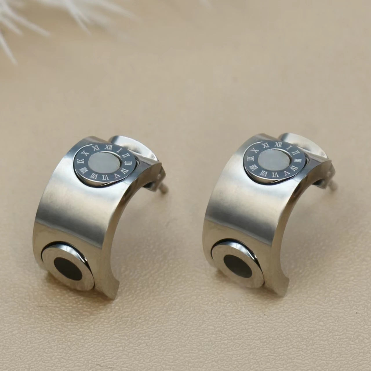 Stainless Steel Inlay Double Circle Roman Numeral Black & White Shell Half Round Stud Earrings