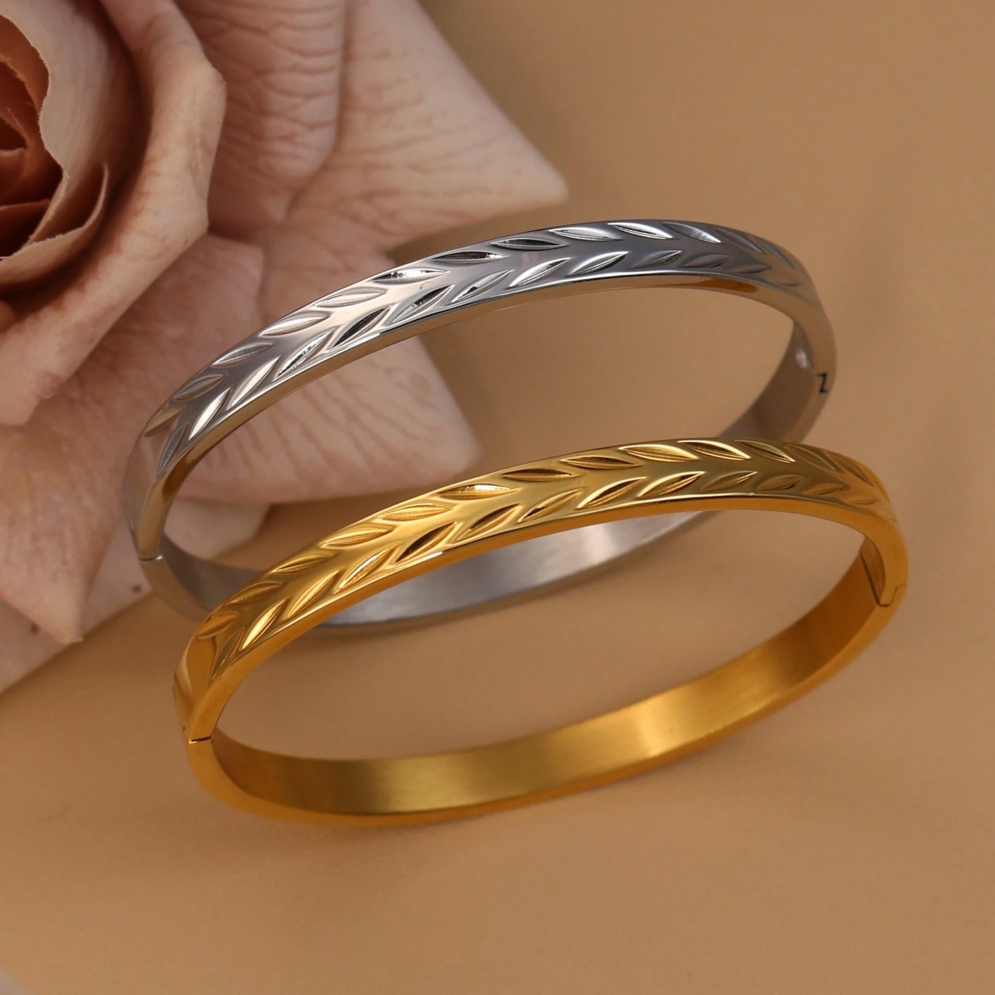 Women stainless steel classic leaf graphic Zircon star bracelet love jewelry gift