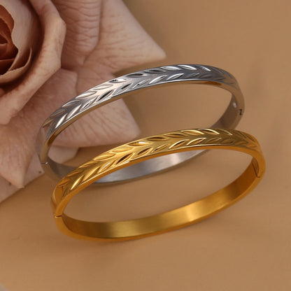 Women stainless steel classic leaf graphic Zircon star bracelet love jewelry gift
