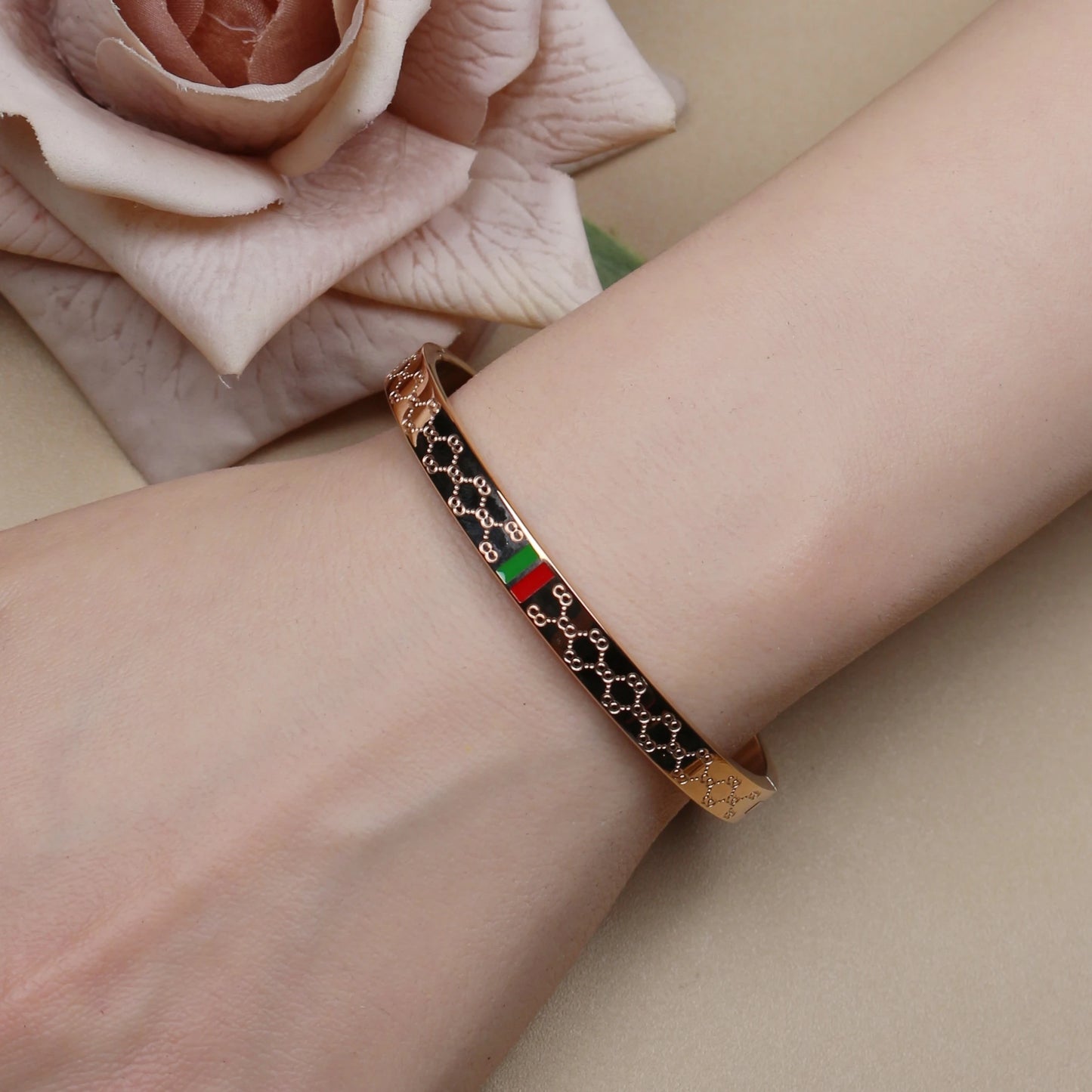 18K Gold Plated Stainless Steel 55MM Red Green Bangles Fashionable Bracelet