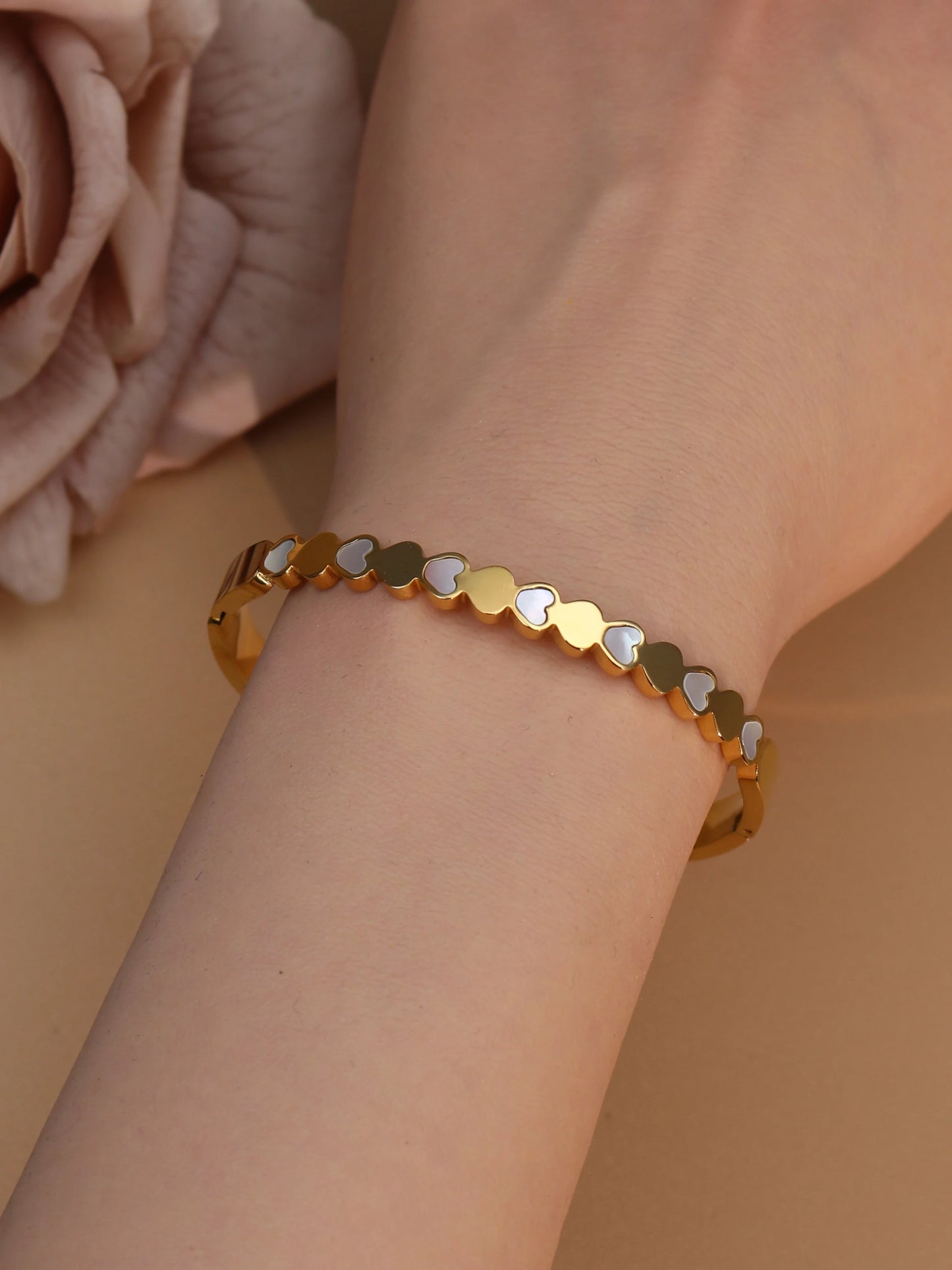 Women Flower Shaped Crystal, Heart Shaped Shell Stainless Steel Bracelet Bangle