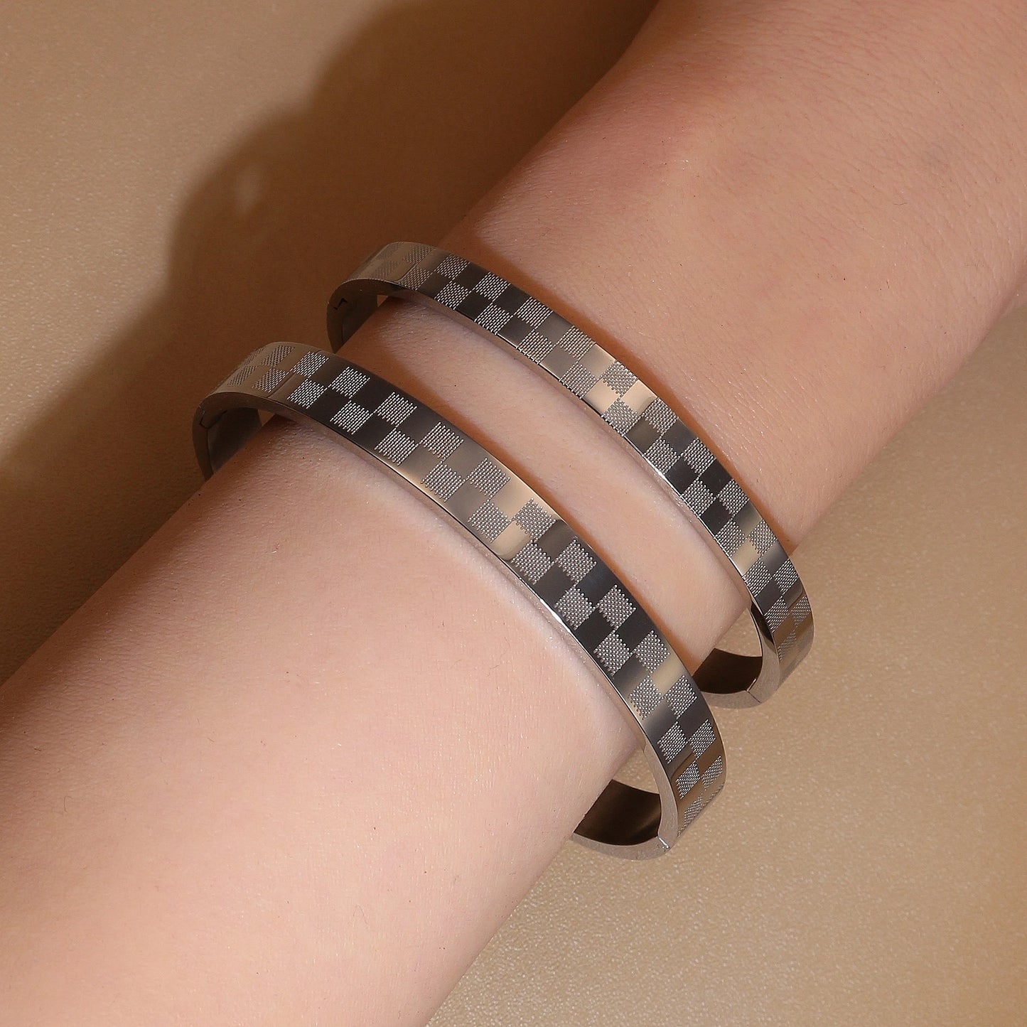 Luxury Polished Checkered Design Stainless Steel Crystal Wedding Party Bangle Bracelet