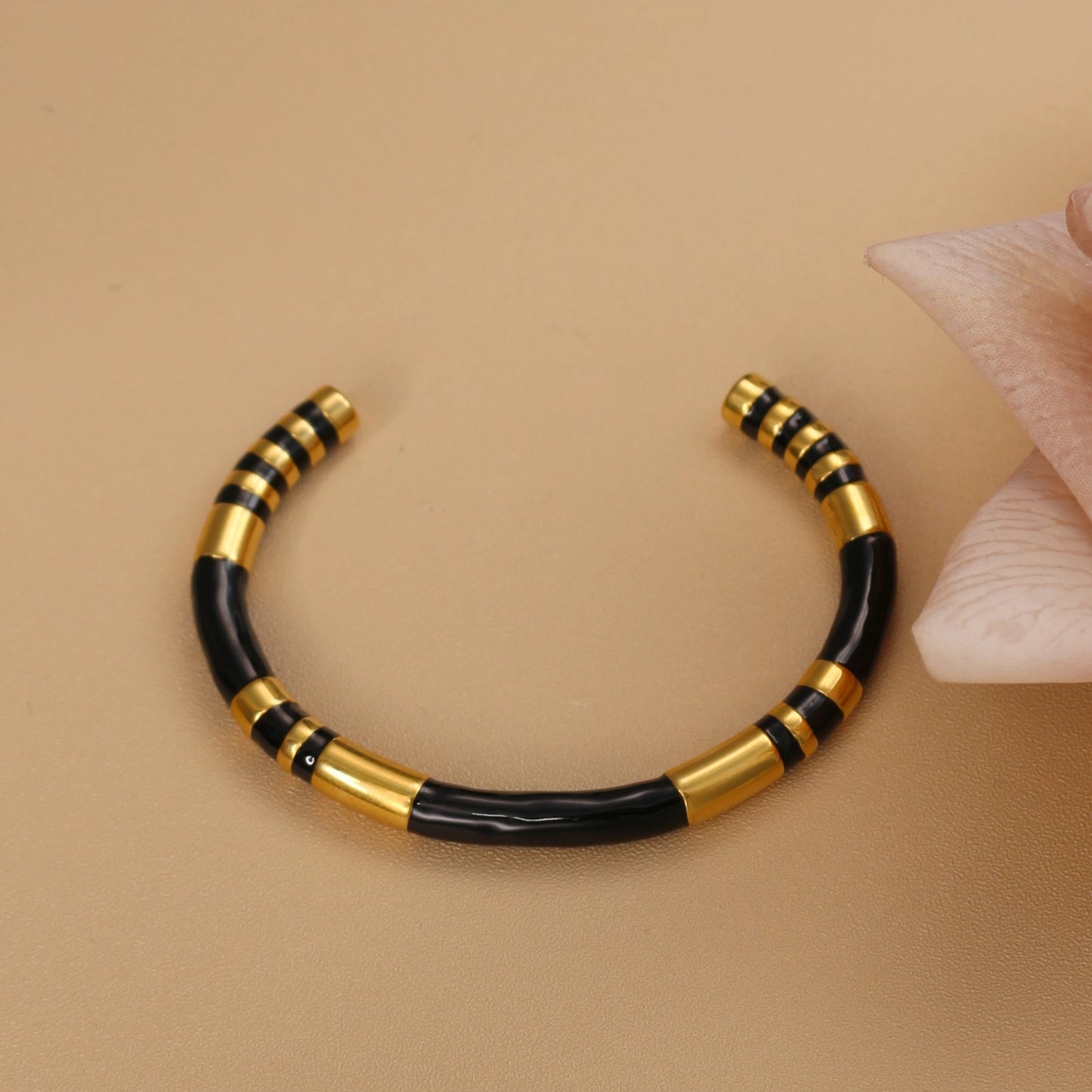 Waterproof High-end Enamel Open Retro Fashion Delicate Bangle Bracelet