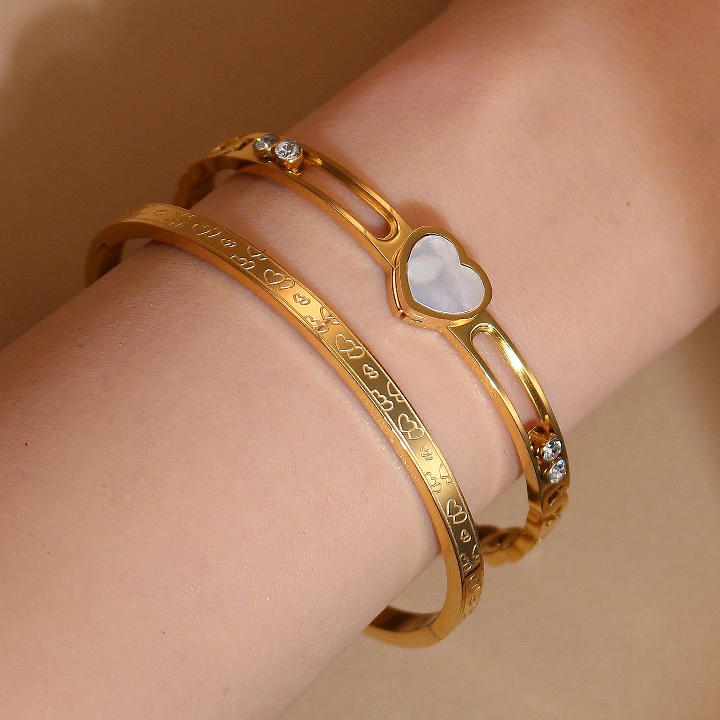 Luxury Heart-Shaped Shell Zircon Design 18K Gold-Plated Stainless Steel Bracelet Bangles
