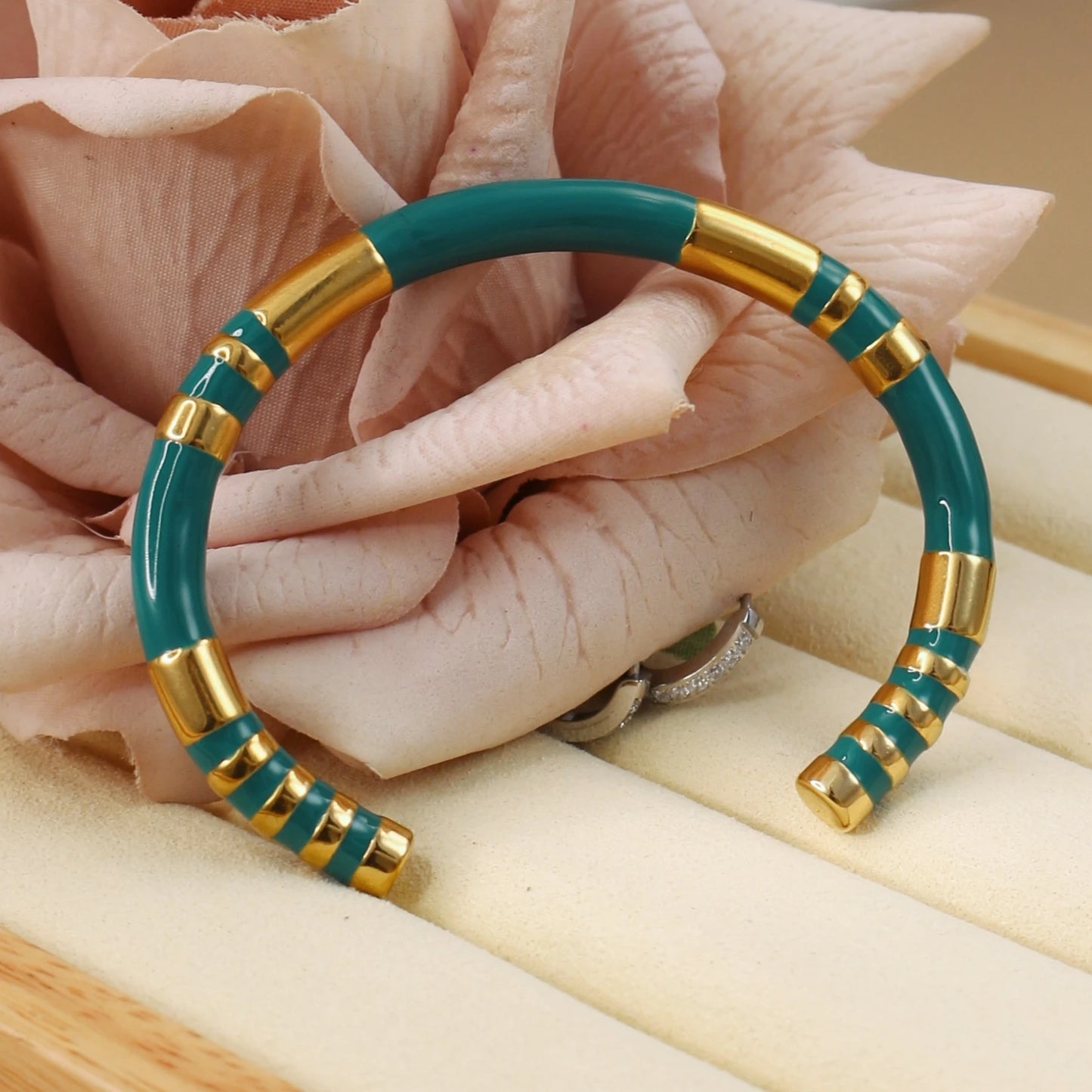 Waterproof High-end Enamel Open Retro Fashion Delicate Bangle Bracelet