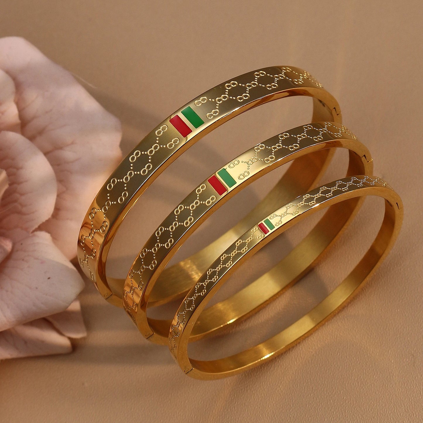 18K Gold Plated Stainless Steel 55MM Red Green Bangles Fashionable Bracelet