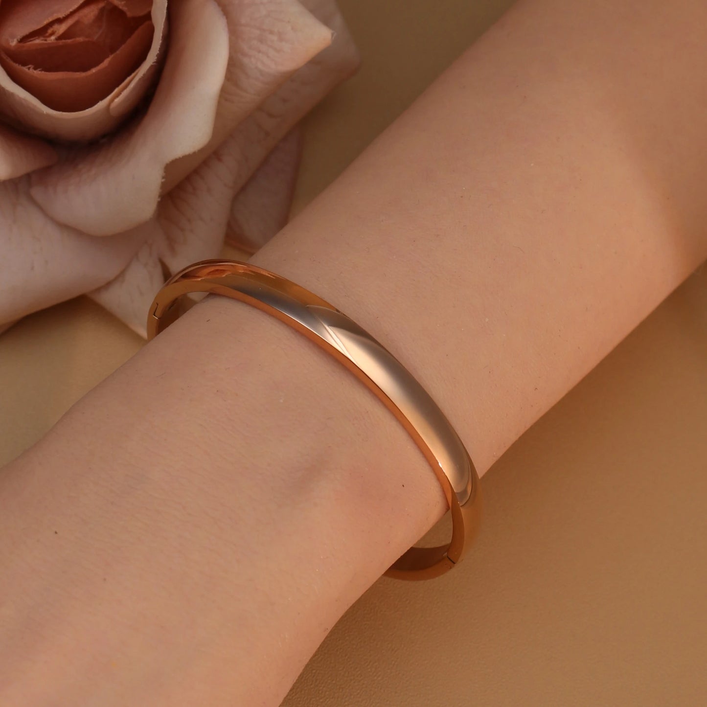 18K Gold-plated Stainless Steel Curved Polished Bangle Bracelet