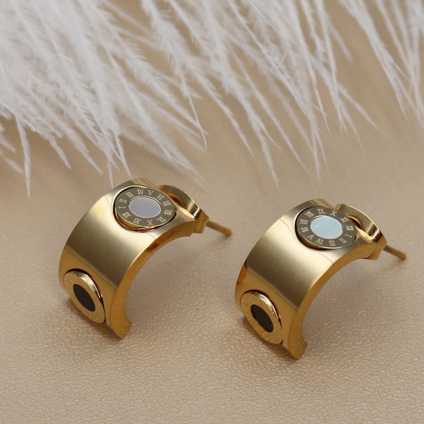 Stainless Steel Inlay Double Circle Roman Numeral Black & White Shell Half Round Stud Earrings