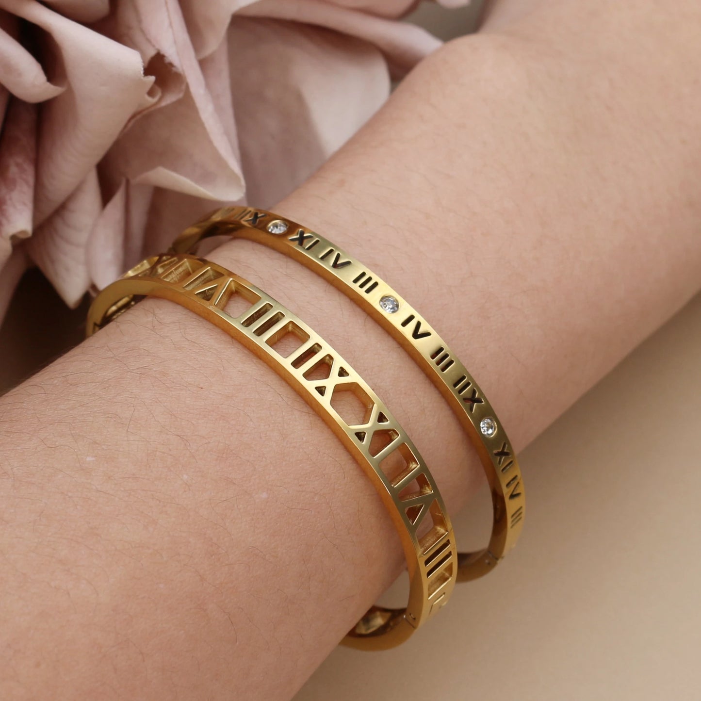 Fashion Stainless Steel Crystal Cutout Roman Numeral Design Gold Color Bracelet Women's Jewely