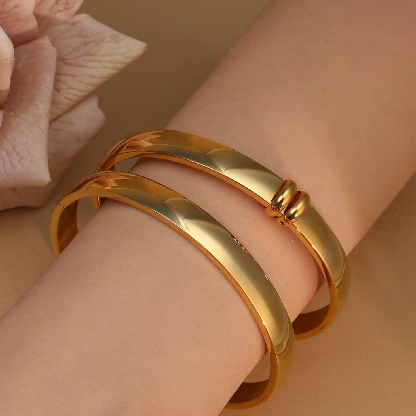 18K Gold-plated Stainless Steel Curved Polished Bangle Bracelet