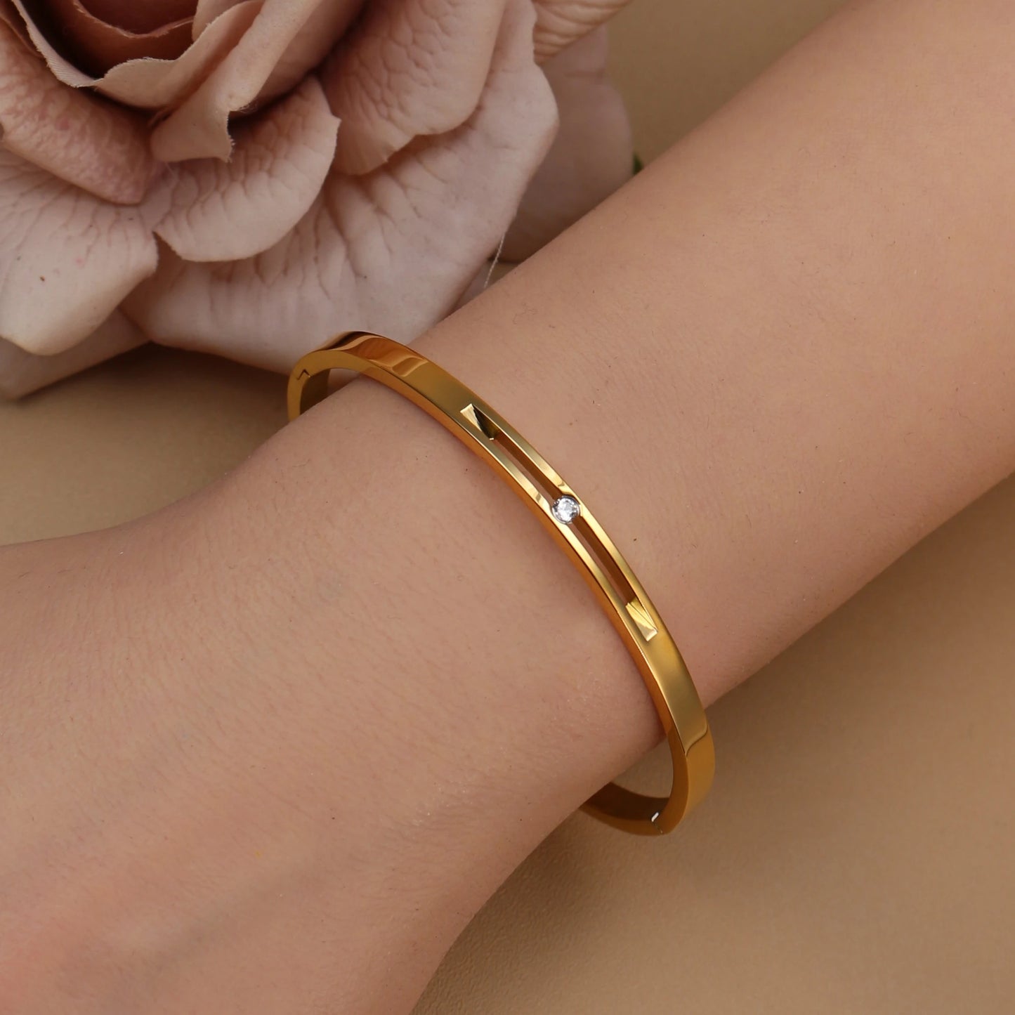60mm 18K Gold Plated Stainless Steel Zircon Fashionable Bangle Bracelet