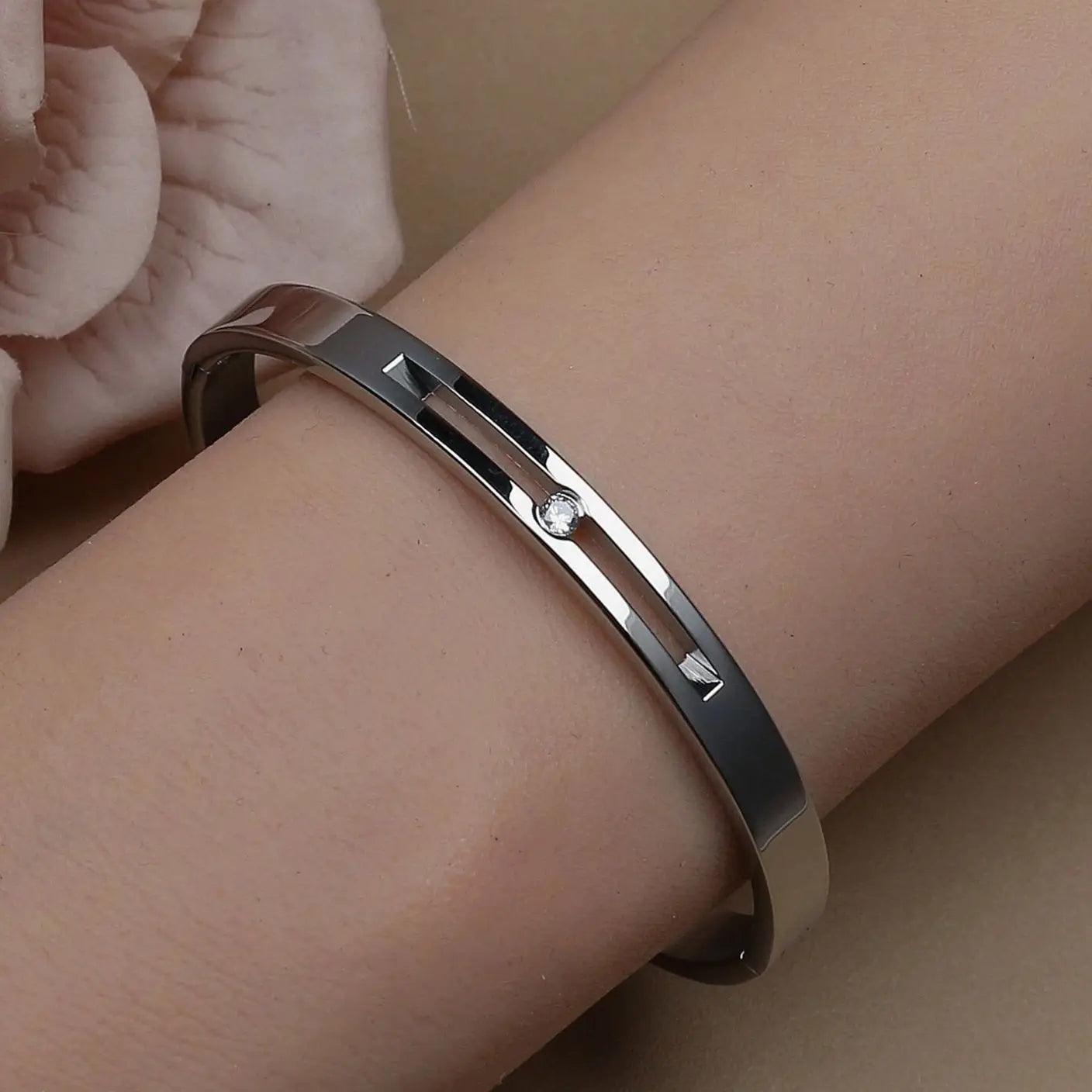 60mm 18K Gold Plated Stainless Steel Zircon Fashionable Bangle Bracelet