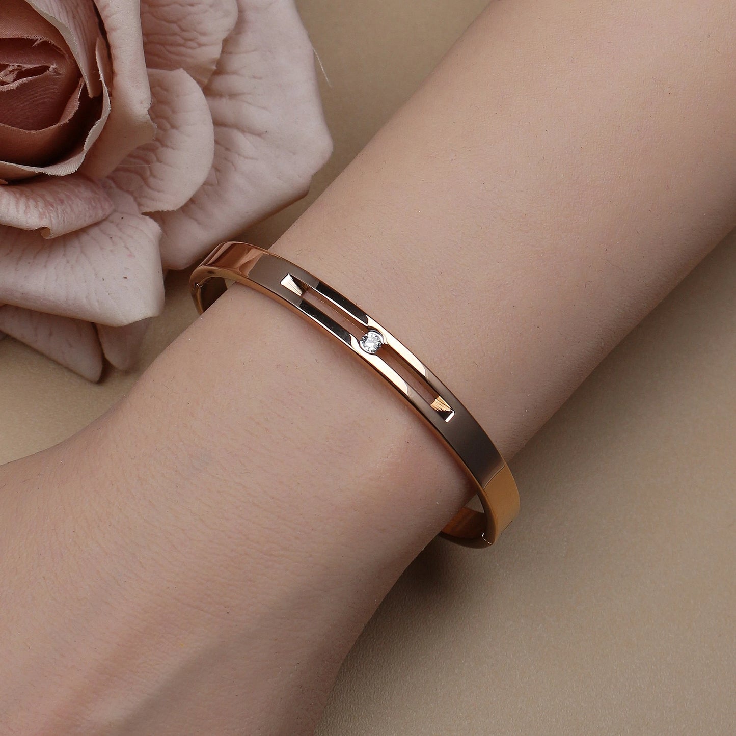 60mm 18K Gold Plated Stainless Steel Zircon Fashionable Bangle Bracelet