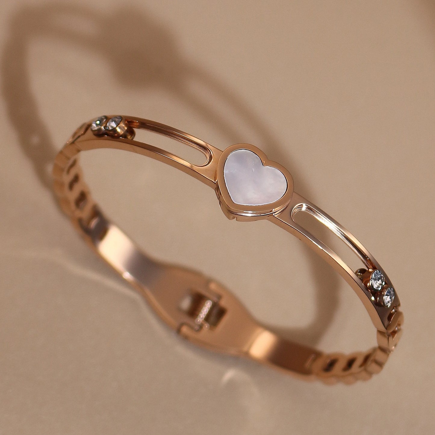 Luxury Heart-Shaped Shell Zircon Design 18K Gold-Plated Stainless Steel Bracelet Bangles